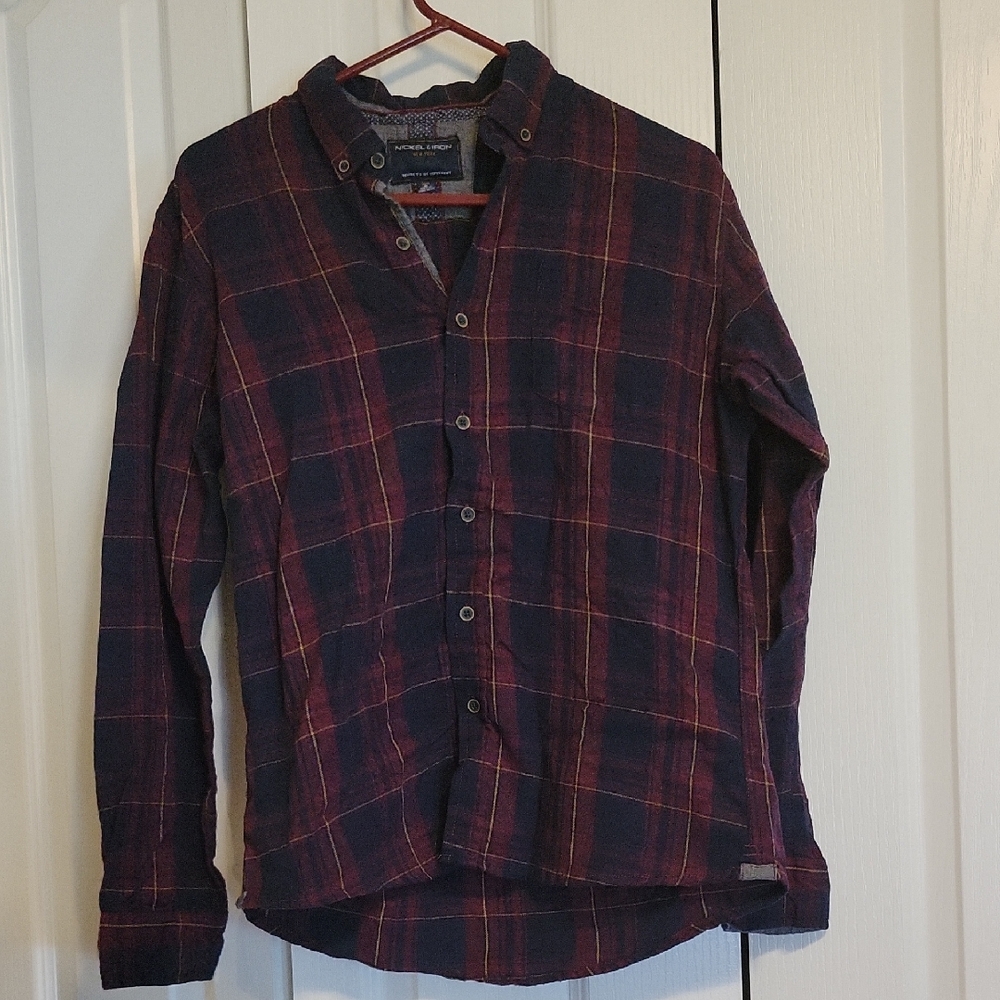 Plaid Button-Up Shirt Med